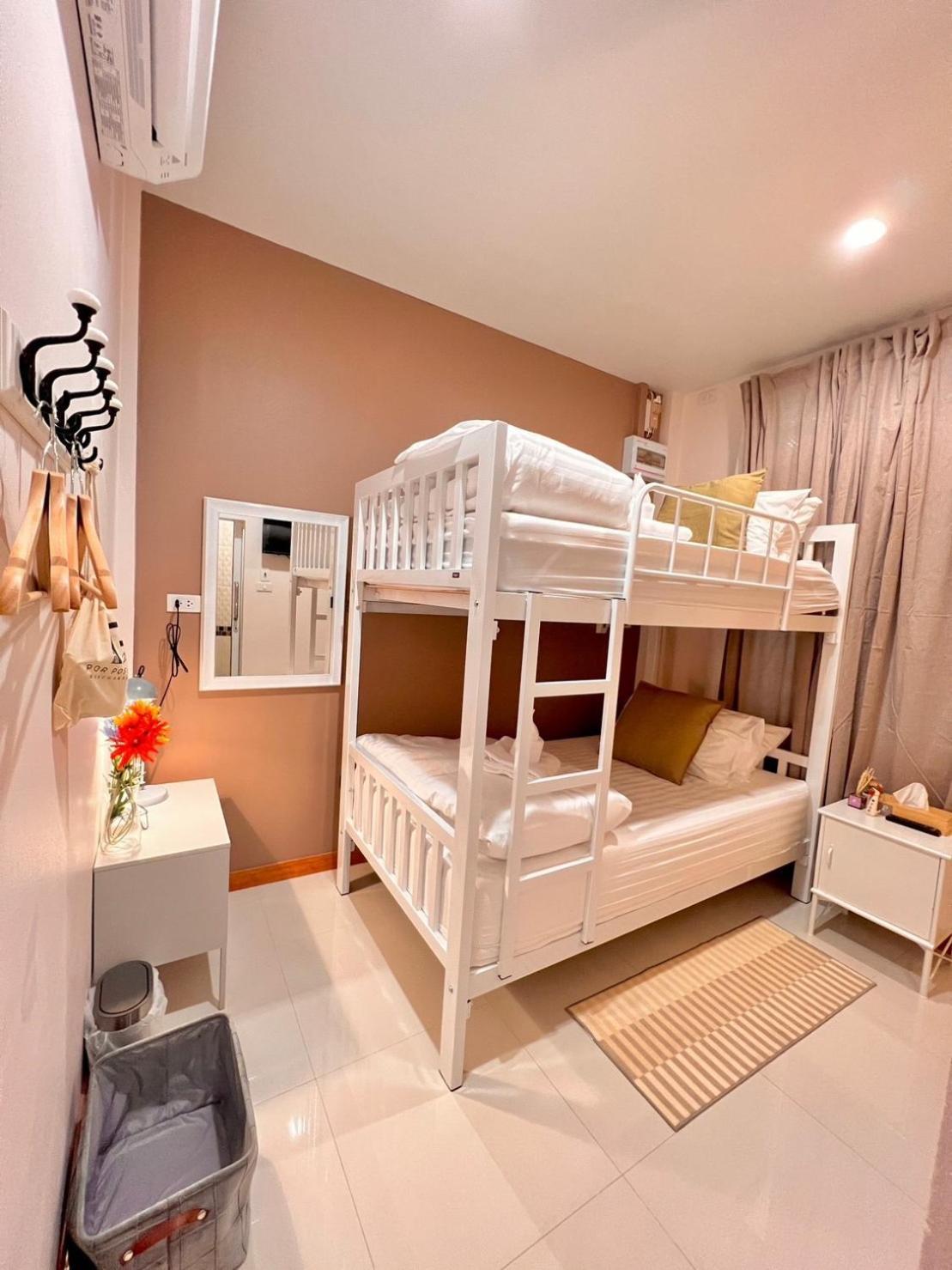 Por Poshtel Kanchanaburi Esterno foto